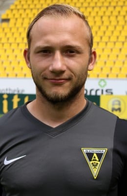 15  Jannik Stevens