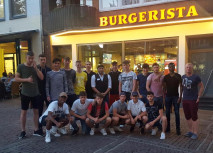 U17 feiert bei Burgerista