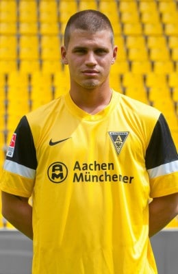 22  Lennart Hartmann