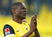 Auch Seyi Olajengbesi bleibt am Tivoli