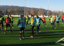 Laufstarke Einheit auf den Kunstrasenplätzen