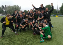 Frauen sichern Klassenerhalt