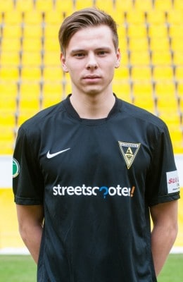 34  Philipp Simon