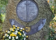 Kranzniederlegung am Gedenkstein