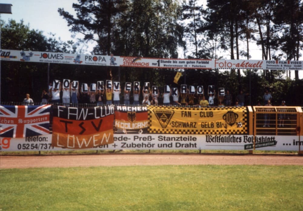Pin Alemannia Aachen Fan-Club schwarz-gelb 1981 