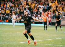 Werner-Fuchs-Trikots erst Mitte August am Tivoli