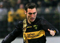 Nüchterner Typ auf und neben dem Platz