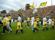 Aleminis: Einlaufeskorte und Bannerkids gesucht