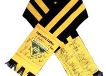 Exklusiver Schal zugunsten der Jugend