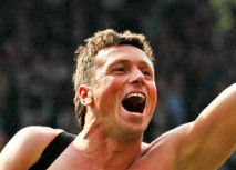 Willi Landgraf signiert sein neues Buch