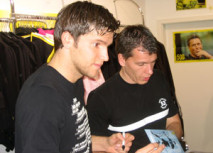 Zwei Alemannen im City-Fanshop