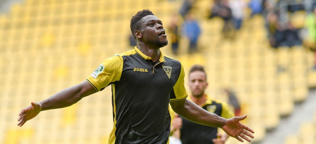 Alemannia verlängert mit Junior Torunarigha | Profis ...