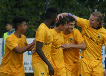 U19 gewinnt und bleibt Verfolger