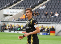 Uzelac und Held mit muskulären Problemen