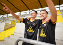 Das neue Heimtrikot 2022/23 – Kaiserstadt AC