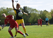 Frauen bieten dem Ligaprimus Paroli