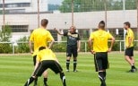 Der Ball steht im Vordergrund