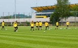 Der Ball steht im Vordergrund