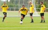 Der Ball steht im Vordergrund
