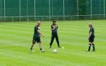 Der Ball steht im Vordergrund