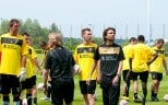 Der Ball steht im Vordergrund