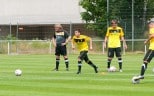 Der Ball steht im Vordergrund
