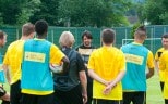 Der Ball steht im Vordergrund