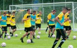 Der Ball steht im Vordergrund
