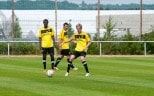 Der Ball steht im Vordergrund