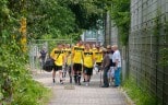 Der Ball steht im Vordergrund