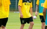 Der Ball steht im Vordergrund