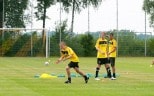 Der Ball steht im Vordergrund