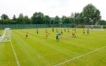 Der Ball steht im Vordergrund