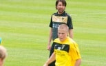 Der Ball steht im Vordergrund