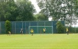 Der Ball steht im Vordergrund