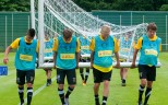Der Ball steht im Vordergrund