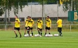 Der Ball steht im Vordergrund