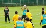 Der Ball steht im Vordergrund