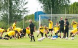 Der Ball steht im Vordergrund
