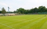 Der Ball steht im Vordergrund