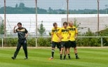 Der Ball steht im Vordergrund