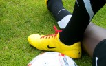 Der Ball steht im Vordergrund