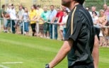 Der Ball steht im Vordergrund