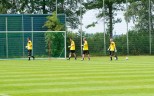 Der Ball steht im Vordergrund