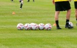 Der Ball steht im Vordergrund