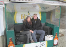 Auf dem Bitburger FAN-SOFA hautnah am Spielfeldrand