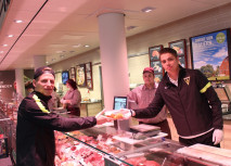 Alemannia-Kicker überzeugen im HIT Markt