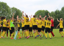 Damen feiern sensationellen Klassenerhalt