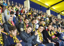 Flüchtlinge feuern die Schwarz-Gelben an