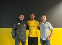 Michael Seaton verstärkt die Offensive